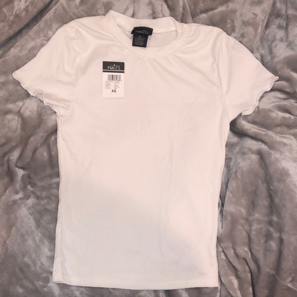 white short sleeve shirt